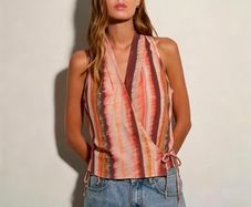S Size Sleeveless V-neck Top with Side Tie Waist Detail, Effortlessly Flattering the Figure. Suitable for Daily Spring and Summer Commutes, Seaside Vacations, Music Festival Outings, and Beach Trips; Also Perfect for Dates, Dinners, Nighttime Outings