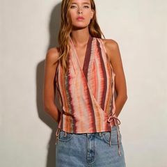 S Size Sleeveless V-neck Top with Side Tie Waist Detail, Effortlessly Flattering the Figure. Suitable for Daily Spring and Summer Commutes, Seaside Vacations, Music Festival Outings, and Beach Trips; Also Perfect for Dates, Dinners, Nighttime Outings