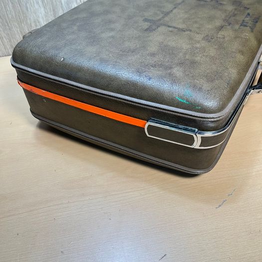 American Tourister Vintage Hard Shell Suitcase Brown - 90s - Vintage NO KEY Prop