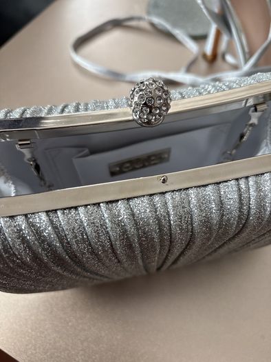 Rap around quiz shoes and clutch