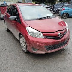 Breaking Toyota Yaris 2013 petrol