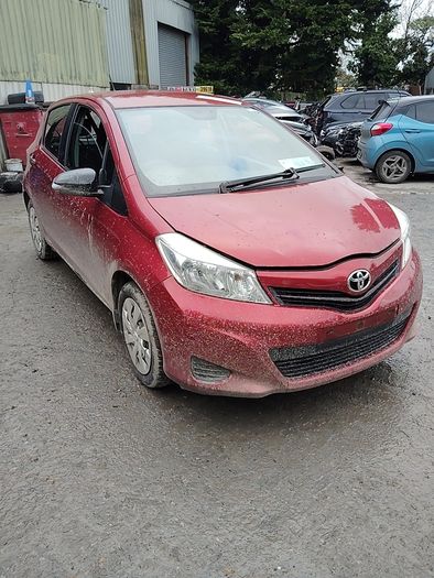 Breaking Toyota Yaris 2013 petrol