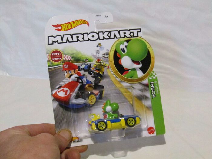 Hot Wheels Mario Kart Green Yoshi Diecast Car Brand New Sealed