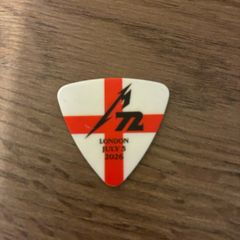 Metallica London night 1 guitar pick