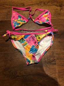 girls swimsuit
