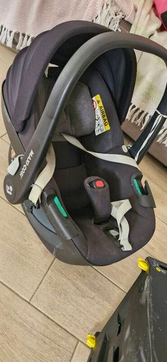 Maxi-cosi car seat and iso fix base bundle