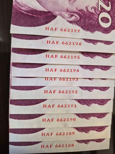 10 consecutive 20 pound banknotes