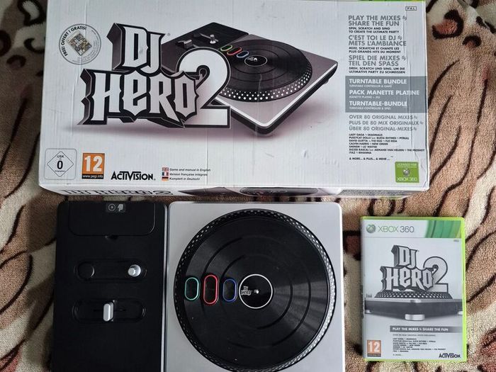 DJ Hero 2 Turntable Bundle Xbox 360 CIB Complete in Box