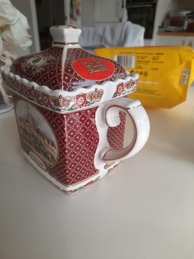 Sadler Windsor Castle teapot