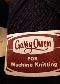new black 4 ply yarn knitting/crafts/crochet