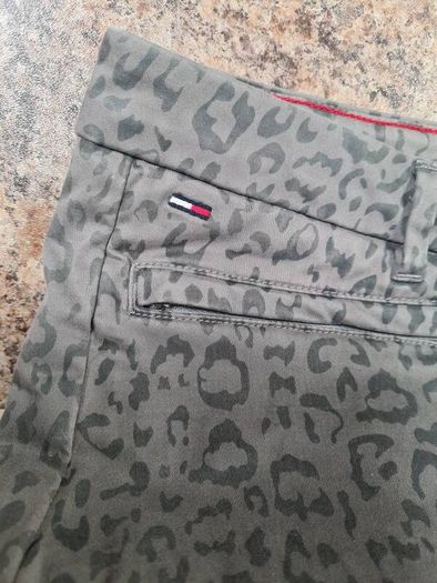 womens TOMMY HILFIGER jeans grey leopard print stretchy Size W31 L32