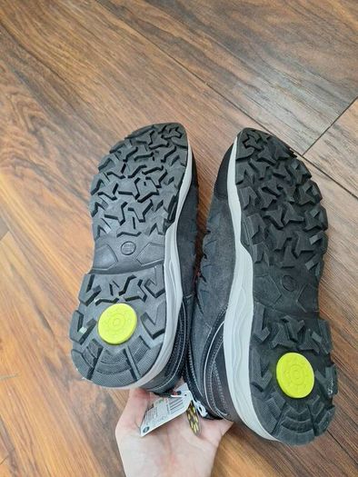walking boots unisex UK 8