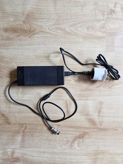 Apollo Explore V1 (1000W) - Needs brake service & tube