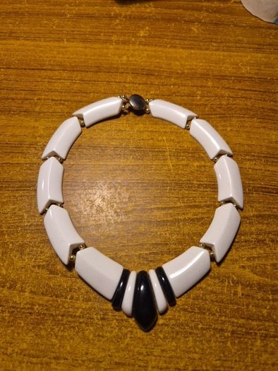 Vintage Black and White chunky beaded collar V necklace