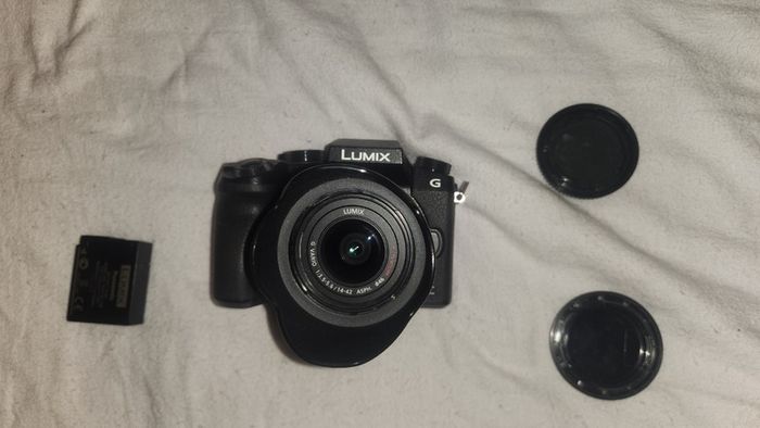Panasonic Lumix G7 + 14-42mm Kit Lens - 4K Camera (Excellent Condition)