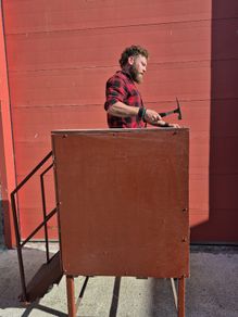 Auctioneer speakers Stand