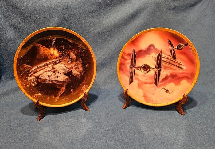 Decorative plate ,STAR WARS The Millennium Falcon The Hamilton Collection Collectors Plate 1994 , ornament
