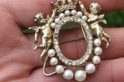 Vintage Brooch 2 Cherubs supporting Crown crystals and pearls - Photo frame