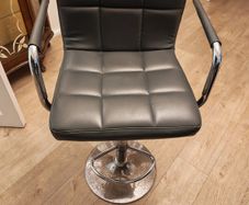 Bar stool