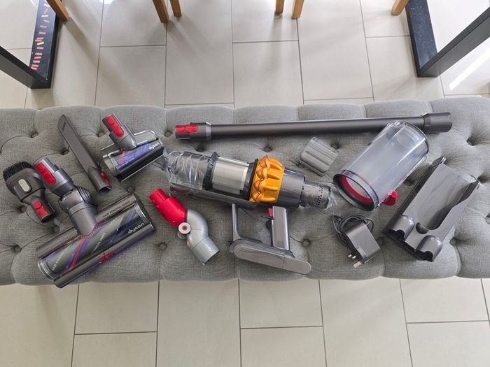 Dyson v15 Extra brand new with new genuine accessories