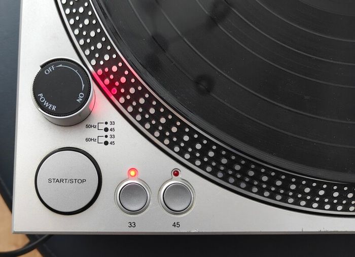 Stanton STR8-30 vinyl player