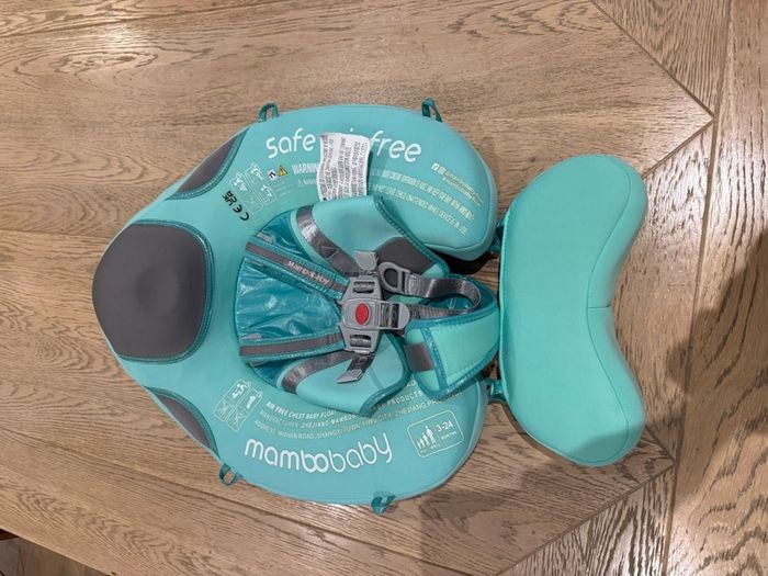 Mambobaby flotation with 5 point harness