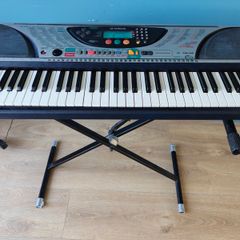 Yamaha keyboard PSR -240