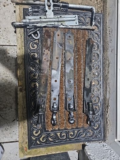 hook and band hinges with recevers