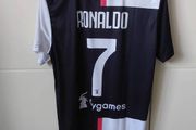 Adidas Replica Juventus Ronaldo mint condition