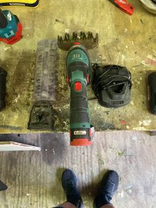 Hand hedge strimmer