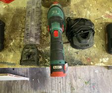 Hand hedge strimmer