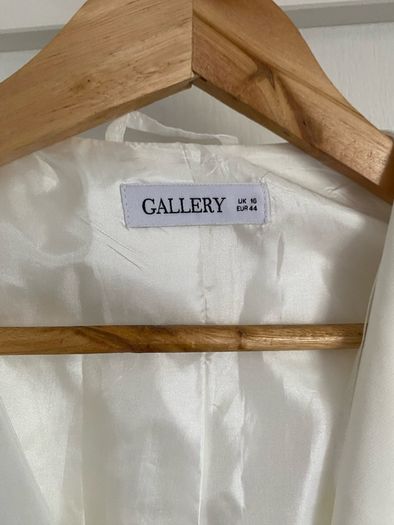 Gallery ladies cream jacket with belt