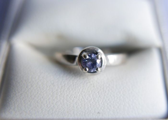 Vintage 9ct White Gold 375 & Blue Sapphire Stacker Ring 2,78g size N