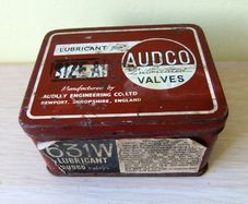 Old Lubricant For Valves Tin - Hinged