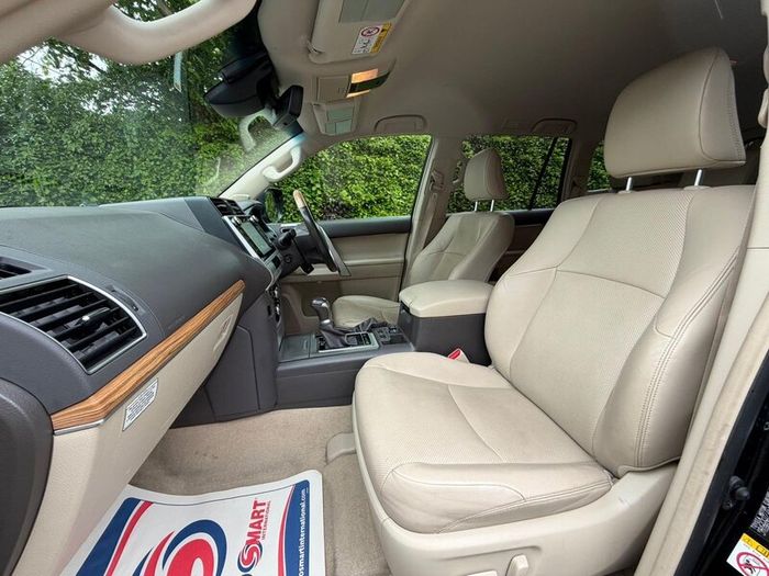 Toyota Landcrusier Invincible 7 Seats