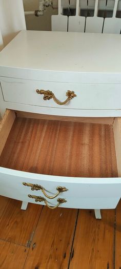 Vintage French Provincial Bedroom Suite - 4 Piece