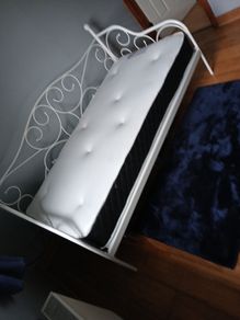 metal bed could hold 2x and new matrass