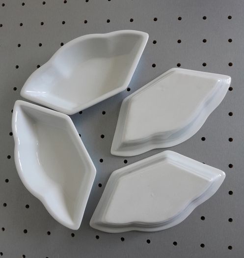 Dishes for Dips and Hor- d'oeuvres