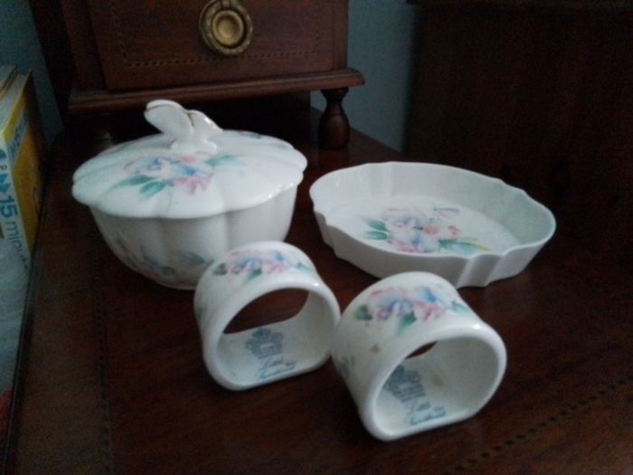 Aynsley "Sweetheart" Pieces