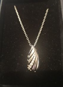 Beautiful silver necklace with pendant