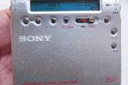 Sony MD Walkman - Portable MiniDisc Player - Silver (MZ-R900) - works well.