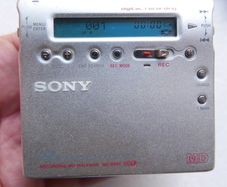 Sony MD Walkman - Portable MiniDisc Player - Silver (MZ-R900) - works well.
