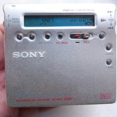 Sony MD Walkman - Portable MiniDisc Player - Silver (MZ-R900) - works well.