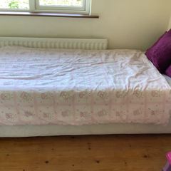 Divan bed with wheels and mattress