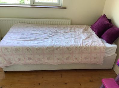 Divan bed with wheels and mattress