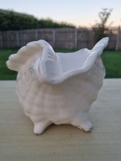 Atlantic Mold  ceramic planter in the shape of a seashell