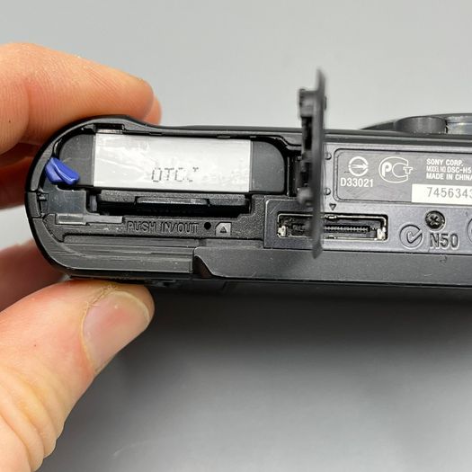 Sony Cybershot DSC-H55 Digital Camera 14MP 10x Zoom Black + SD