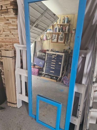 Large and small mirror