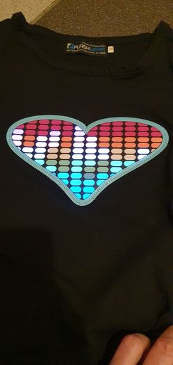 Age 8/9 Years - The HEART LIGHTS UP - A Flash Wear Tee Shirt - Super Fun to be Had - The Heart on Front Lights up Based on Sound - Read Ad for Details - #