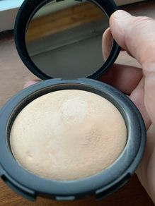 Champagne Powder Highlighter